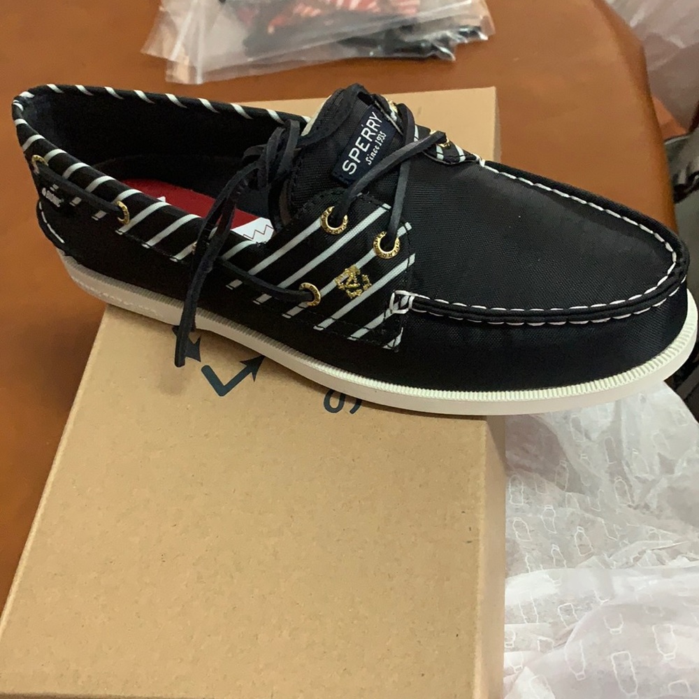 NIB: Sperry Navy
